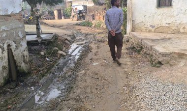 पानी की टंकी से आम जनता को नहीं मिल रहा पानी, ठेकेदार रुपया लेकर कर रहा गेंहू की सिंचाई