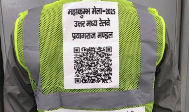 महाकुम्भ के यात्री रेलवे स्टेशनाें पर नहीं खाएंगे धक्का-मुक्की, रेलकर्मियों की जैकेट पर लगे स्कैनर से बना सकेंगे टिकट