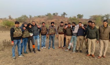 जेलर पर हमले का मुख्य आरोपी 20 हजार का इनामिया साथी समेत मुठभेड़ में घायल