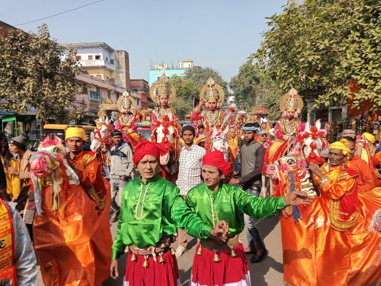 काशी विश्वनाथ धाम लोकार्पण के वर्षगांठ पर निकली भव्य शोभायात्रा,महाकुम्भ की झांकी आकर्षण