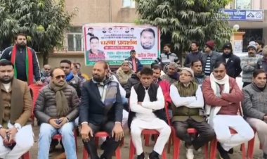 जनमानस से जुड़ी समस्याओं के निस्तारण को लेकर पूर्व विधायक ने दिया धरना