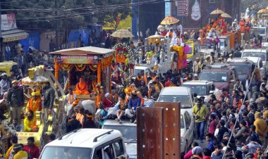 राजसी ठाट—बाट के साथ वैष्णव के तीनों अनी अखाड़ों के संत छावनी में किया प्रवेश