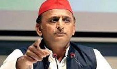 संगम में ड्रेजर लगाकर नदी की धारा मोड़ कर पर्यावरणीय अपराध कर रही सरकार : अखिलेश यादव