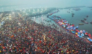 हर-हर गंगे के जयकारों के बीच महाकुम्भ में श्रद्धा का महासंगम