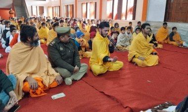 वाराणसी: शास्त्रार्थ प्रतियोगिता में बटुकों ने दिखाई प्रतिभा,हुए पुरस्कृत