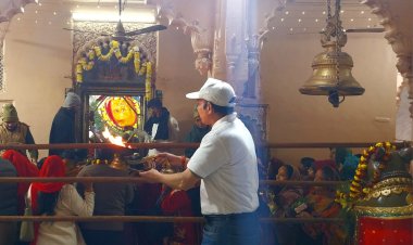 संकष्टी चतुर्थी पर प्रकृति के संरक्षक व दिव्य ज्ञान के प्रतीक भगवान गणेश की उतारी आरती