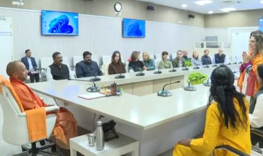 इटली के प्रतिनिधि मंडल ने मुख्यमंत्री योगी से की मुलाकात, रामायण की चौपाई और शिव तांडव की दी प्रस्तुति