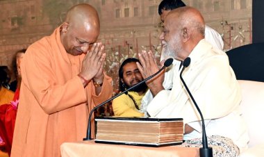 महाकुम्भ में पूज्य शंकराचार्याें व संत-महात्माओं से उनके शिविर में मुख्यमंत्री ने की भेंट