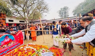प्रख्यात संत मौनी बाबा के अंतिम दर्शन को उमड़े लाखों श्रद्धालु 