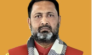 प्रयागराज कुंभः बारूदी धुएं में कराह रही मानवता के कल्याण के लिए उद्घोष