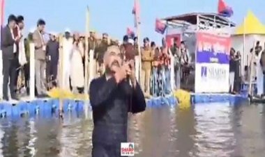 डीजीपी ने संगम में डुबकी लगाई, कहा, मकर संक्रांति से अमावस्या पर बेहतर होगी व्यवस्था