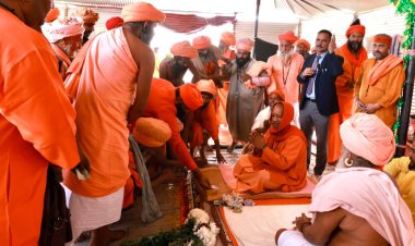 ​कल्याण सेवाश्रम अमरकंटक के शिविर में मुख्यमंत्री योगी का संतो ने किया भव्य स्वागत