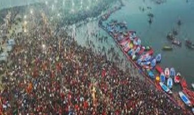 गणतंत्र दिवस पर घाटों पर उमड़ी भारी भीड़, श्रद्धालु लगा रहे आस्था की डुबकी