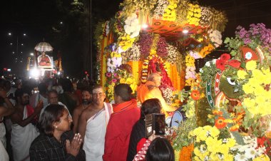 श्रृंगेरी मठ के शंकराचार्य काशी पहुंचे, शंखनाद और शहनाई की धुन पर स्वागत