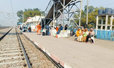 औरैया: मेमू पैसेंजर ट्रेनें निरस्त होने से यात्री परेशान