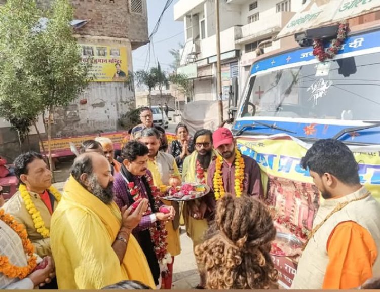 श्री सिद्धेश्वर हनुमान मंदिर से राशन सामग्री का ट्रक प्रयागराज रवाना