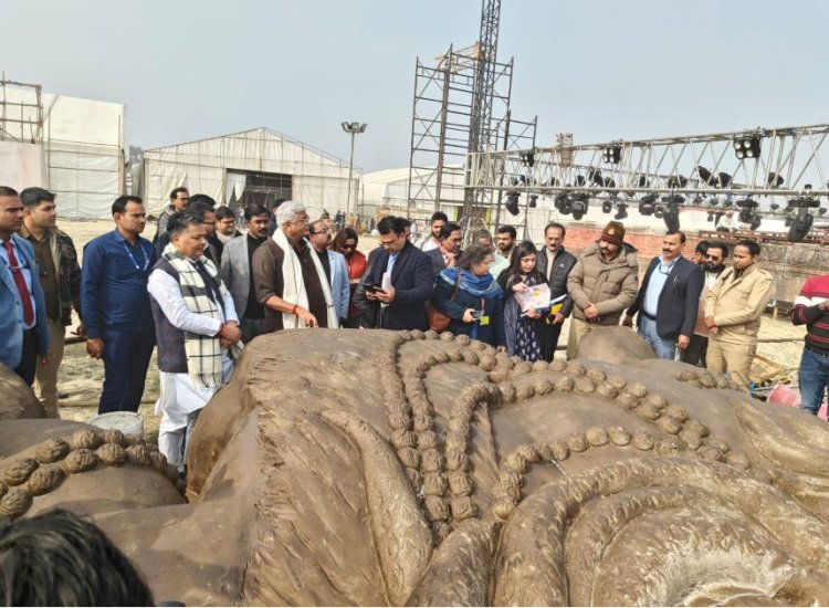 केंद्रीय मंत्री शेखावत ने महाकुंभ के कलाग्राम में लिया तैयारियों का जायजा