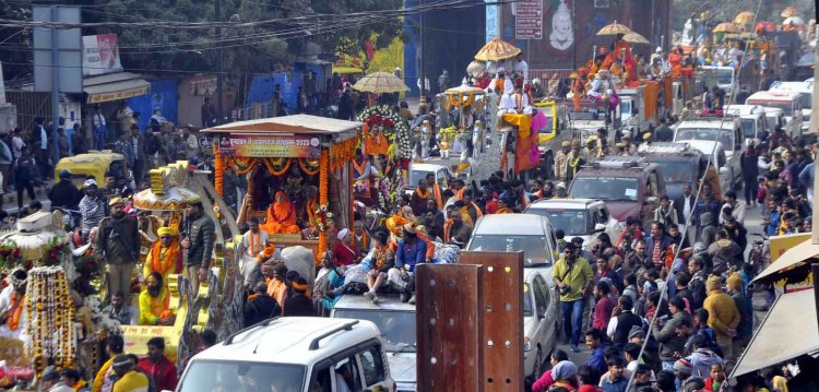 राजसी ठाट—बाट के साथ वैष्णव के तीनों अनी अखाड़ों के संत छावनी में किया प्रवेश