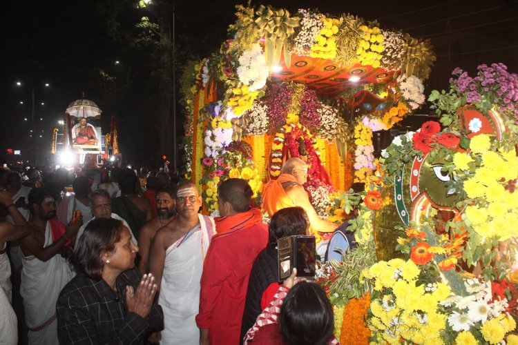 श्रृंगेरी मठ के शंकराचार्य काशी पहुंचे, शंखनाद और शहनाई की धुन पर स्वागत