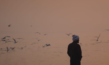 महाकुम्भ के असली पात्र तो रमेश जैसे लाखों लोग हैं, न तो ट्रेन में रिजर्वेशन, न महाकुम्भ में कोई ठौर