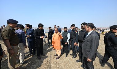 एरियल सर्वे कर सीएम योगी ने महाकुम्भ में श्रद्धालुओं के सुगम आवागमन का लिया जायजा