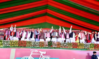 लोग वस्त्र से नहीं, विचार से योगी होते हैं : अखिलेश यादव 