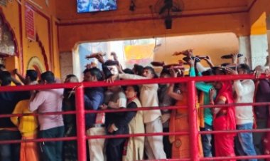 प्रयागराज महाकुम्भ स्नान के बाद नैमिषारण्य में दर्शन के लिए उमड़ रहे श्रद्धालु