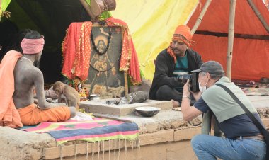 महाकुंभ से काशी आए नागा संत अपने अखाड़ों में पहुंचे,गंगा किनारे भी डेरा डाला