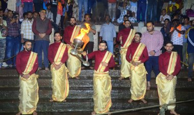 महाकुंभ के पलट प्रवाह को देख काशी में सांकेतिक रूप से हुई गंगा आरती