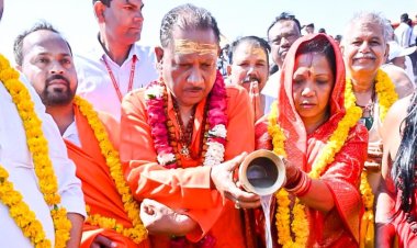 छत्तीसगढ़ के राज्यपाल और सीएम ने अपनी कैबिनेट के साथ त्रिवेणी संगम में किया पावन स्नान