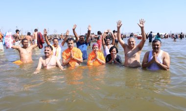 महाकुम्भ :  त्रिपुरा के मुख्यमंत्री ने परिवार सहित संगम में किया पवित्र स्नान