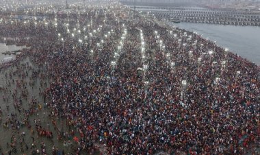 प्रयागराज महाकुम्भ में उमड़ पड़ा आस्था का जन सैलाब, पुलिस मुस्तैद