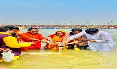 ओडिशा के मुख्यमंत्री मोहन चरण माझी ने परिवार संग त्रिवेणी संगम में लगाई डुबकी