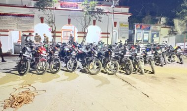 श्रद्धालुओं से अवैध वसूली मामले में 37 मोटरसाइकिल सीज