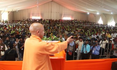 महाकुम्भ : मुख्यमंत्री योगी ने नाविकों का किया सम्मान, रजिस्ट्रेशन करके मिलेगा नाव का पैसा और बीमा कवर