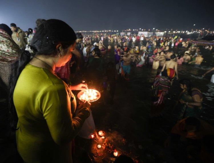 माघी पूर्णिमा पर्व पर संगम में अमृत स्नान कर धन्य हुए श्रद्धालु