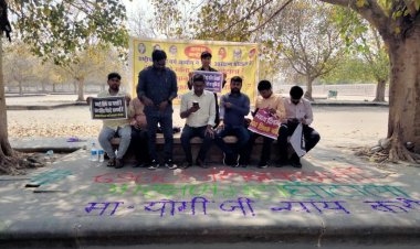 शिक्षक भर्ती के अभ्यर्थियों ने होली पर रखा उपवास