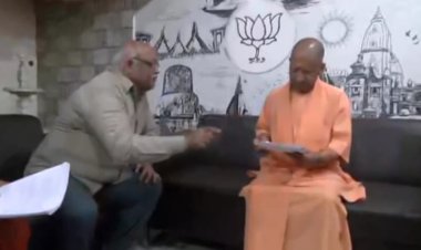 मुख्यमंत्री योगी अचानक पहुंचे प्रधानमंत्री मोदी के संसदीय कार्यालय, शिकायतें भी सुनी