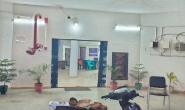 बलरामपुर : स्कूटी और सोने-चांदी की जेवरात चोरी करने वाला आराेपित गिरफ्तार