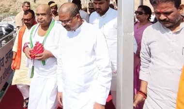 केंद्रीय मंत्री धर्मेंद्र प्रधान ने पिता का अस्थि कलश संगम में किया विसर्जित