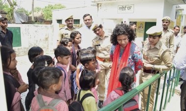 प्राथमिक विद्यालय में समय से पहले हुई छुट्टी तो डीएम ने रोक दिया वेतन
