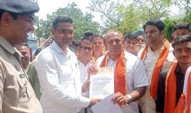 शिवसैनिकों ने धरना प्रदर्शन कर जिला कारागार में व्याप्त भ्रष्टाचार का लगाया आरोप