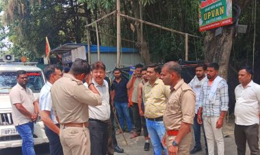 लोकबंधु चौराहे के सौंदर्यीकरण के लिए चला नगर निगम का बुलडोजर