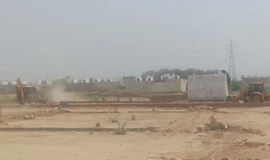 तीस बीघा जमीन में की गई अवैध प्लाटिंग पर चला पीडीए का बुलडोजर