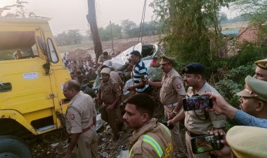 डंपर और कार में भीषण भिड़न्त ,पति-पत्नी और बहू समेत तीन की मौत
