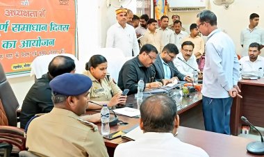 नवागत जिलाधिकारी संजय चौहान ने कार्यभार ग्रहण करने के बाद संपूर्ण समाधान दिवस में की जनसुनवाई