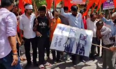 पहलगाम की घटना के विराेध में जनता में उबाल, यूपी में आतंक के खिलाफ प्रदर्शन