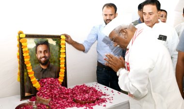 राज्यपाल ने नीरज के घर पहुंचकर पुष्पांजलि अर्पित की