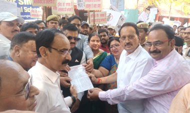 भारत आतंकवाद के सामने कभी नहीं झुकेगा: सूर्य प्रकाश