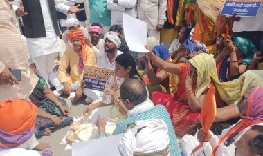 छात्र हेमंत पटेल हत्याकांड को लेकर अपना दल कमेरावादी में उबाल,सिराथु विधायक धरने पर बैठी